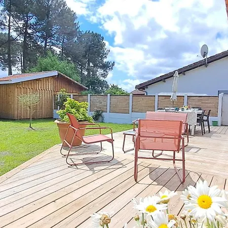 Prázdninový dům Cote Ouest, Elegance Piscine Et Pool-house Gujan-Mestras